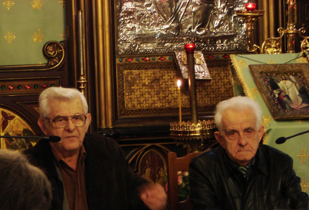 Marcel Petrișor vorbind despre Părintele Calciu, alături de Demostene Andronescu