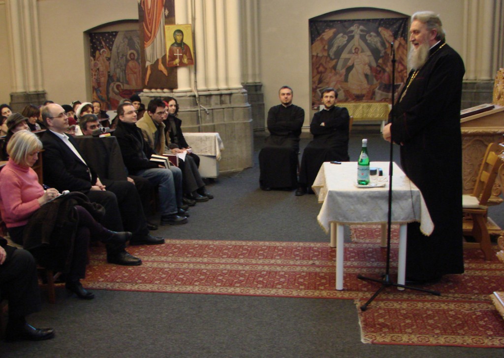 Părintele Vasile Mihoc vorbind duminică la parohia românească Sfântul Nicolae din Bruxelles